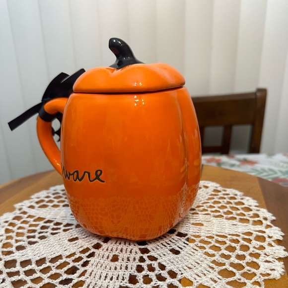 Halloween ceramic pumpkin mug with lid - Picture 6 of 10
